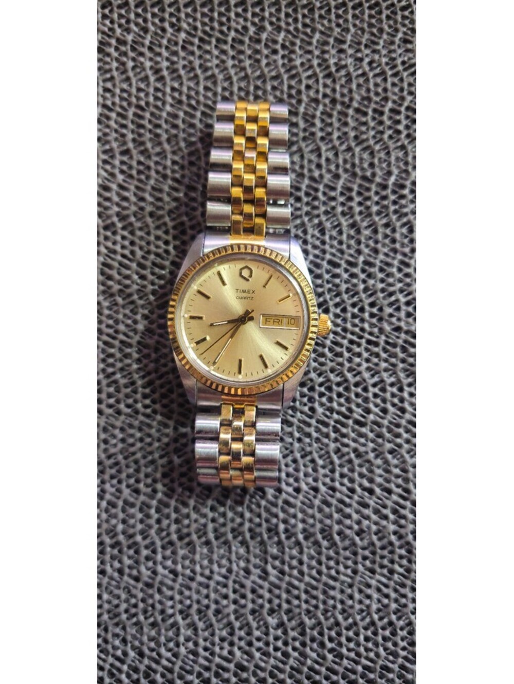 Vintage Q Timex quartz watch with day/date. Champagne sunburst dial. New Battery